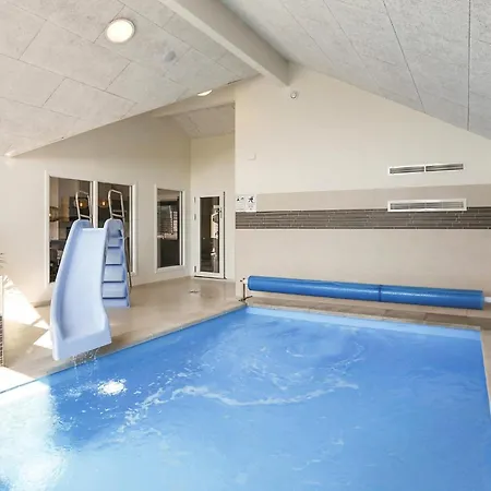 Cozy In With Indoor Swimming Pool Holiday home