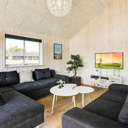 Cozy In With Indoor Swimming Pool Holiday home