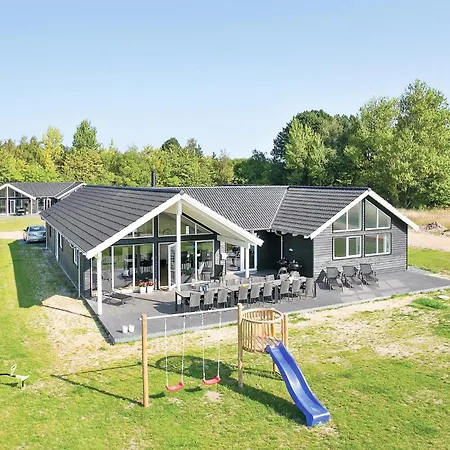 Cozy In With Indoor Swimming Pool Holiday home